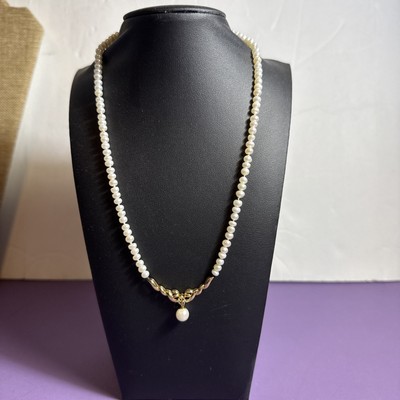 Wunderschönes Vintage Collier mit kleinen Perlen Diamanten und 14 K Gelbgold atemberaubend