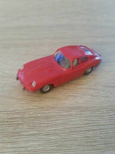 Wiking PKW 1:87 JAGUAR Typ E, rot, o. integriertem Lenkrad, Modellauto