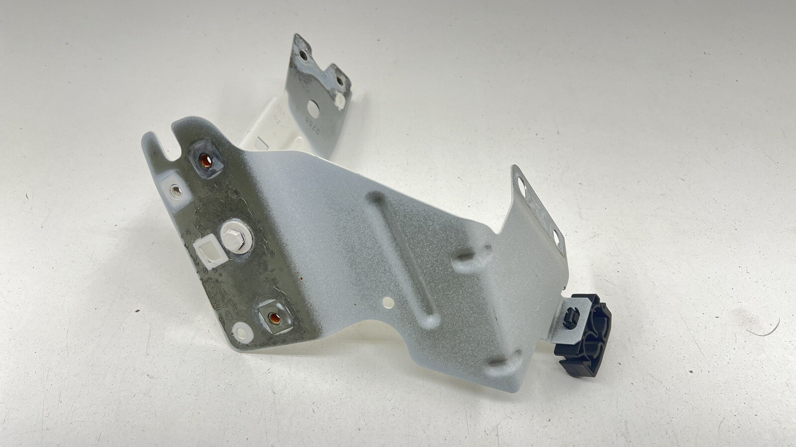 14-23 MASERATI GHIBLI DRIVER LEFT FRONT FENDER BRACKET SUPPORT MOUNT OEM