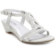 London Fog women  s sandal size 8  bag 50-Q