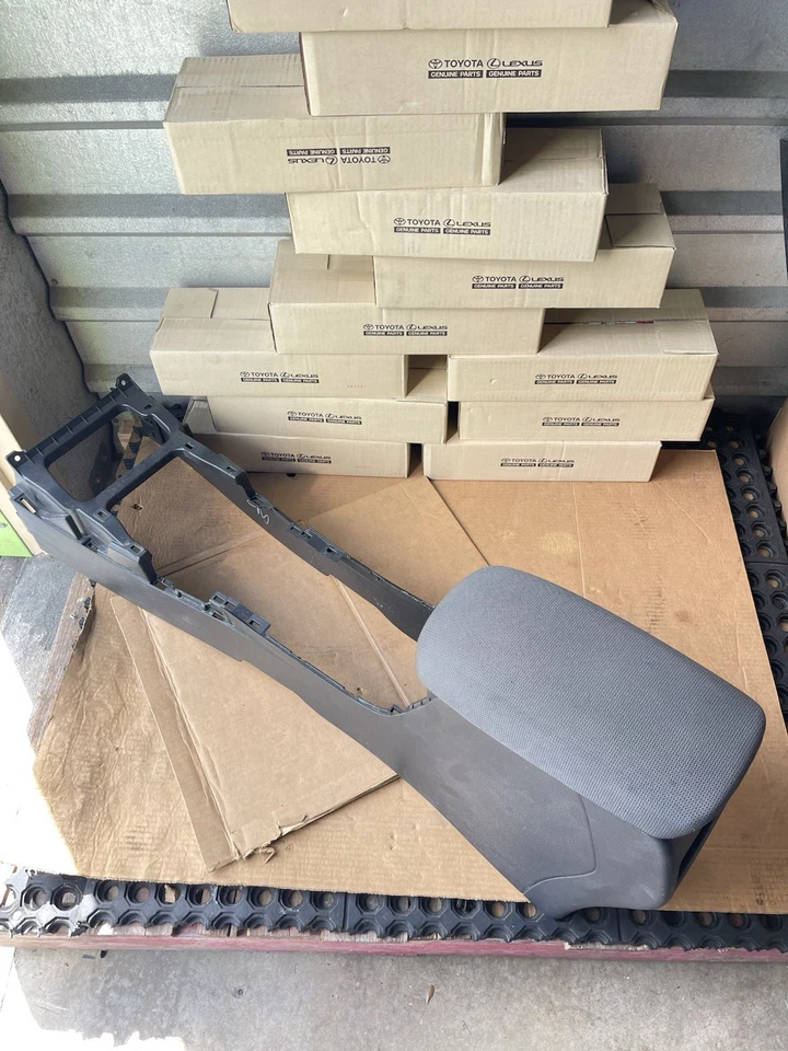 Used Front Lower Center Console fits: 2020/2025 1.8 Toyota Corolla floor Sedan - Image 4 of 4