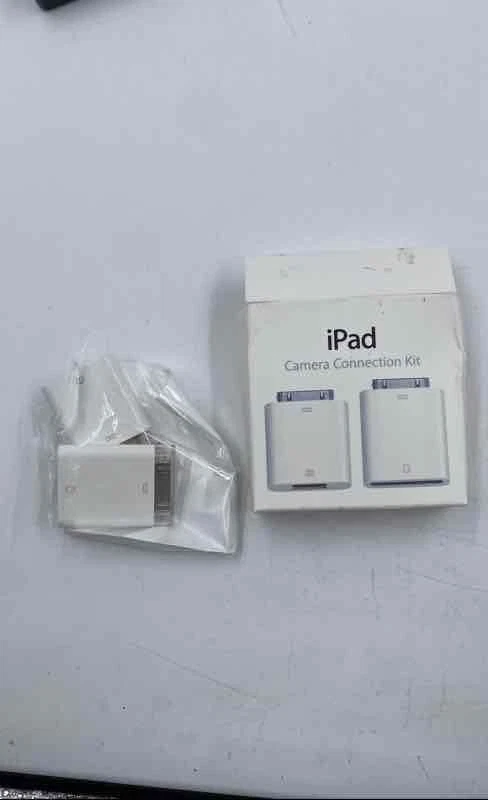 Nikon Coolpix S560 10MP Point & Shoot Digital Camera With Bag & Accessories - Image 4 of 4