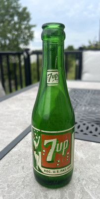 Vintage 7UP Swimsuit Girl & Bubbles 7oz ACL Soda Pop Bottle Springfield IL