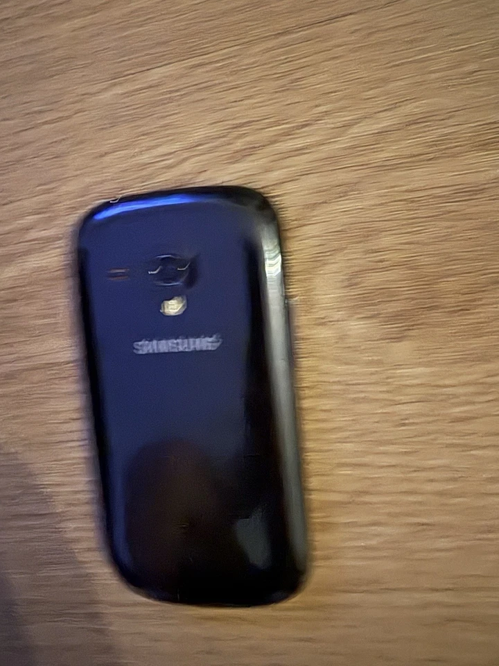 Samsung Galaxy S3 Mini 16GB schw ohne Ladekabel+Verpackung+ headset aber TOP, Foto 2 von 3
