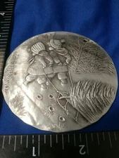 KIDS PULLING SLEIGH W/ CHRISTMAS TREE HAMMERED ALUMINUM 3" ORNAMENT NATALE 1981