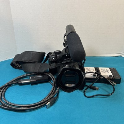 Canon Rebel T2i Kit w/18-55mm lens charger, 3 batteries, Microphone