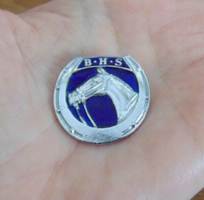 VINTAGE BRITISH HORSE SOCIETY EMAILLE ABZEICHEN - W.O. LEWIS BADGES LTD, BIRM