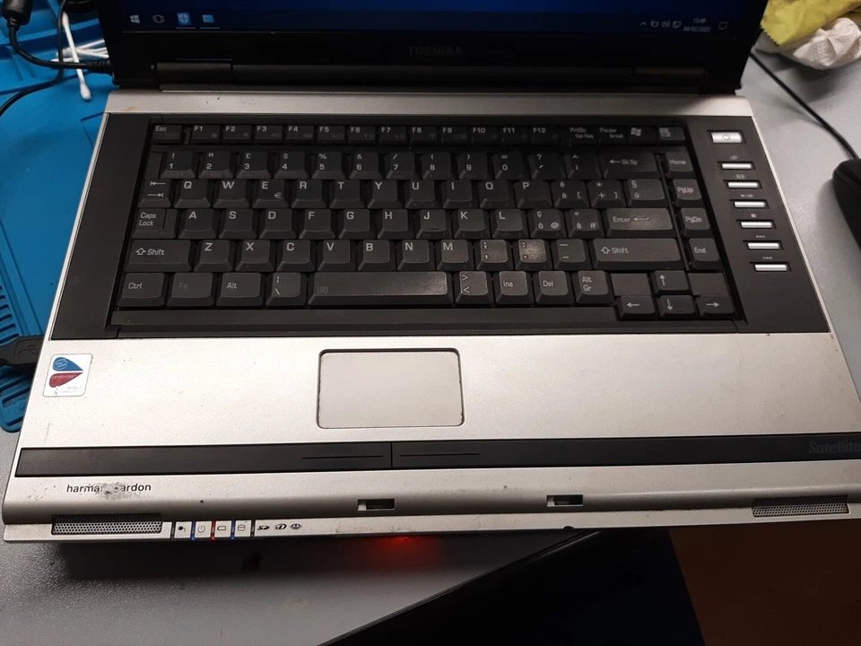 Toshiba Satellite M70-167 Intel Pentium M XP Pro SP2/15" TFT/ 2GB - Immagine 2 di 4