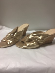 nine west gold wedges