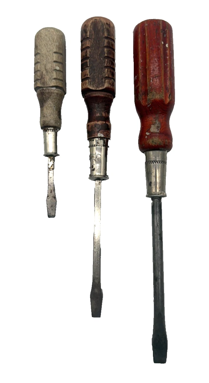 Vintage Lot of 3 Wooden Handled Flat Head Screw Drivers - Taiwan - Collectible
