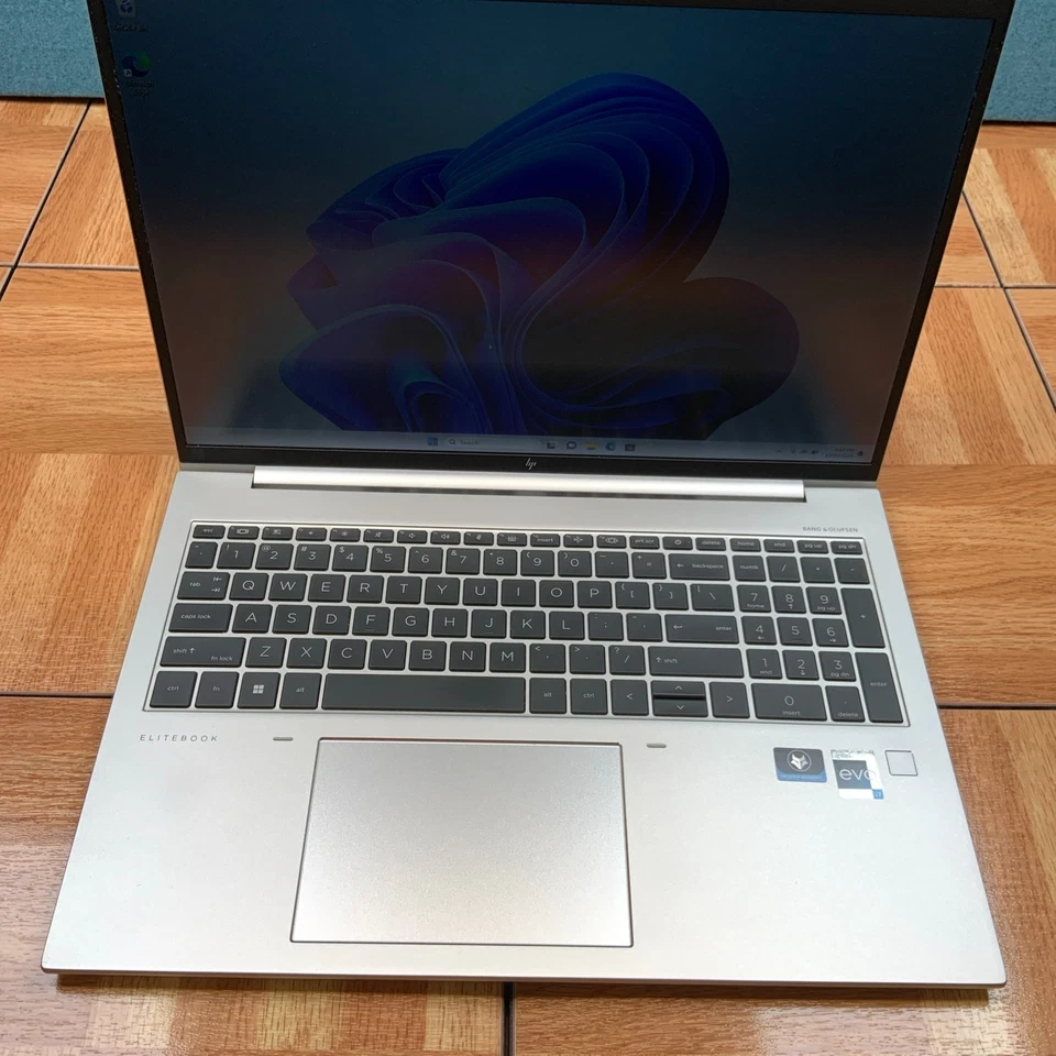 HP EliteBook 860 G9 Intel i7-1255U 16GB RAM 1024 GB SSD Win 11 Pro - Image 2 of 4