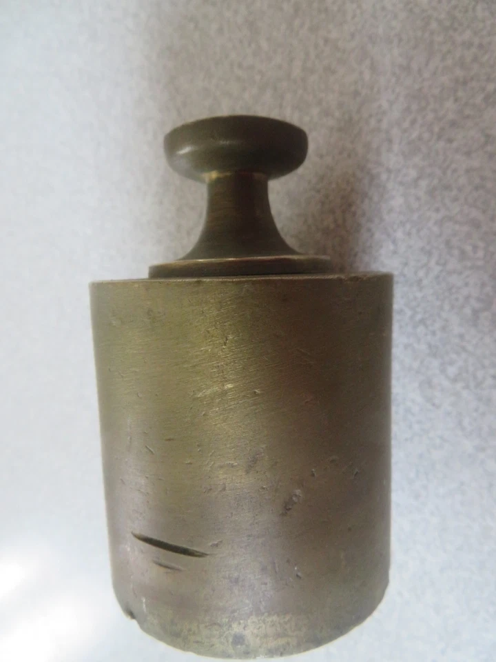 balance ancienne: poids tare de 1 kg en laiton rempli de billes en plomb - Photo 3/4