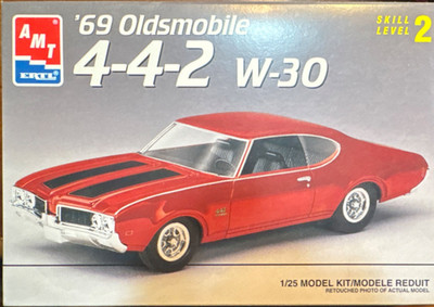 AMT Ertl '69 Oldsmobile 4-4-2 W-30 1:25 Red Model Kit Skill 2 8232