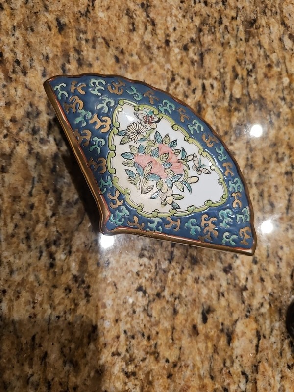 Chinese famille-rose porcelain decorated with predominantly pink. 