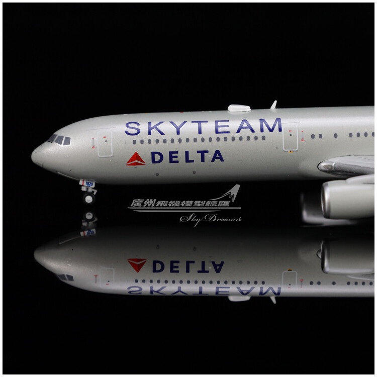 1:400 GeminiJets SKYTEAM DELTA BOEING 767-400ER Passenger Airplane