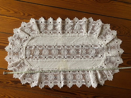 Napperon De Table Centre Rectangulaire En Coton Ivoire Avec Empiecements En Tissu Et Dentelle Aux Fuseaux Dimensions 103 X 42 Cm