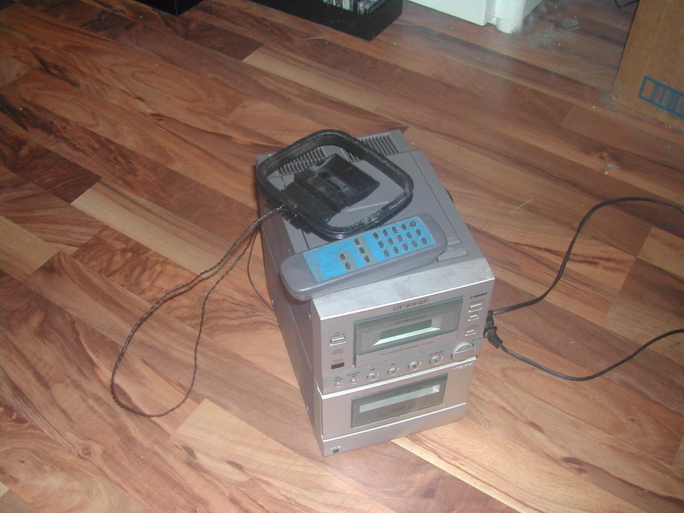 SHARP Model XL-505 Desktop Home Audio Compact System w/ Remote -needs fixs!!!! - Image 2 of 4