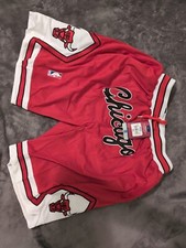 Just Don 97-98 Chicago Bulls Size XL