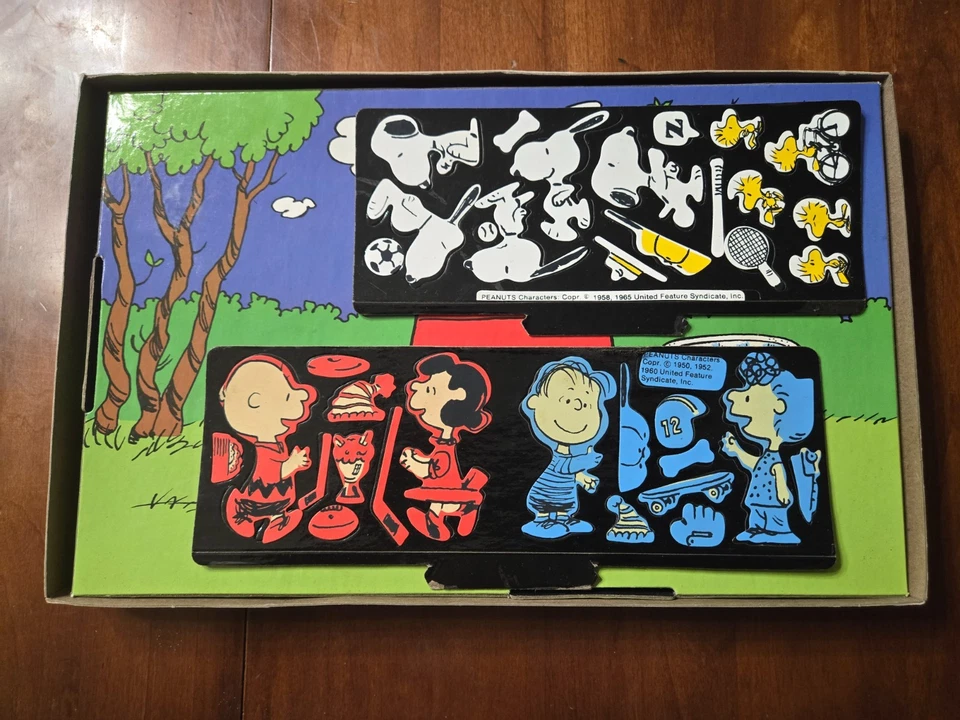 Juego Vintage The Peanuts Snoopy & Woodstock Colorforms en Caja - Todas las Pegatinas Foto 2 de 4