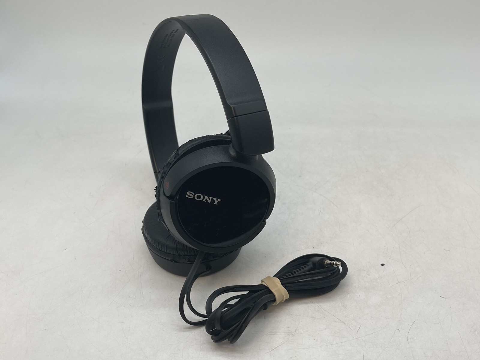 Sony Foldable Over Ear Headphones 108-0075 Walkman Music Black FREE S/H