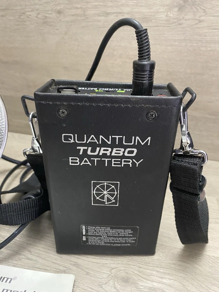 QUANTUM INSTRUMENTS QFLASH T2 HANDLE MOUNT FLASH WTH TURBO BATTERY & MANUAL - Image 3 of 4