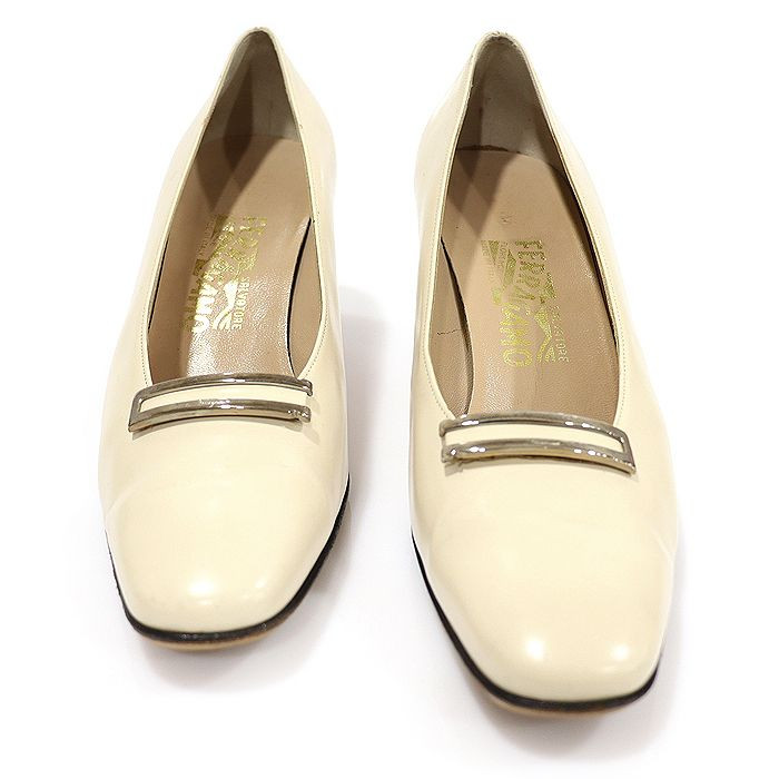 【関税&送料込】Salvatore Ferragamo Beige Leather Small Fiam Salvatore Ferragamo Beige Leather Gold Tone Pumps 9C