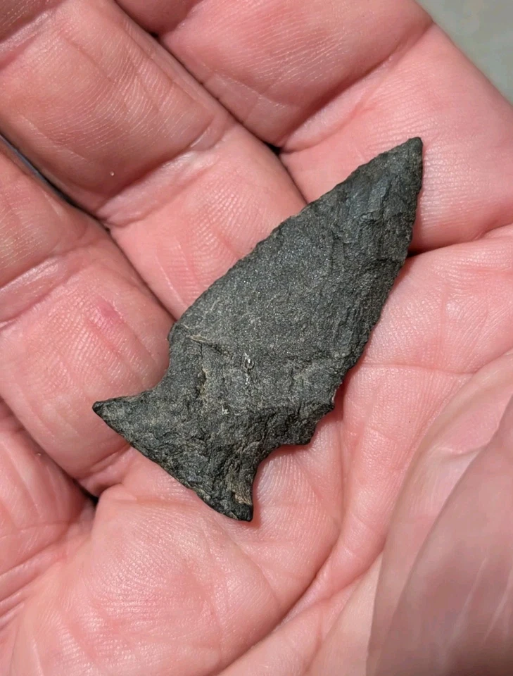 Superb Normanskill, 1 7/8", Schuylkill Co, Pa, Black Chert, Authentic Arrowhead  - Image 3 of 4