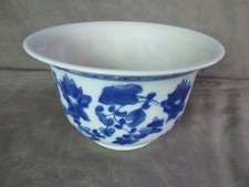 CACHE-POT EN PORCELAINE DE CHINE.