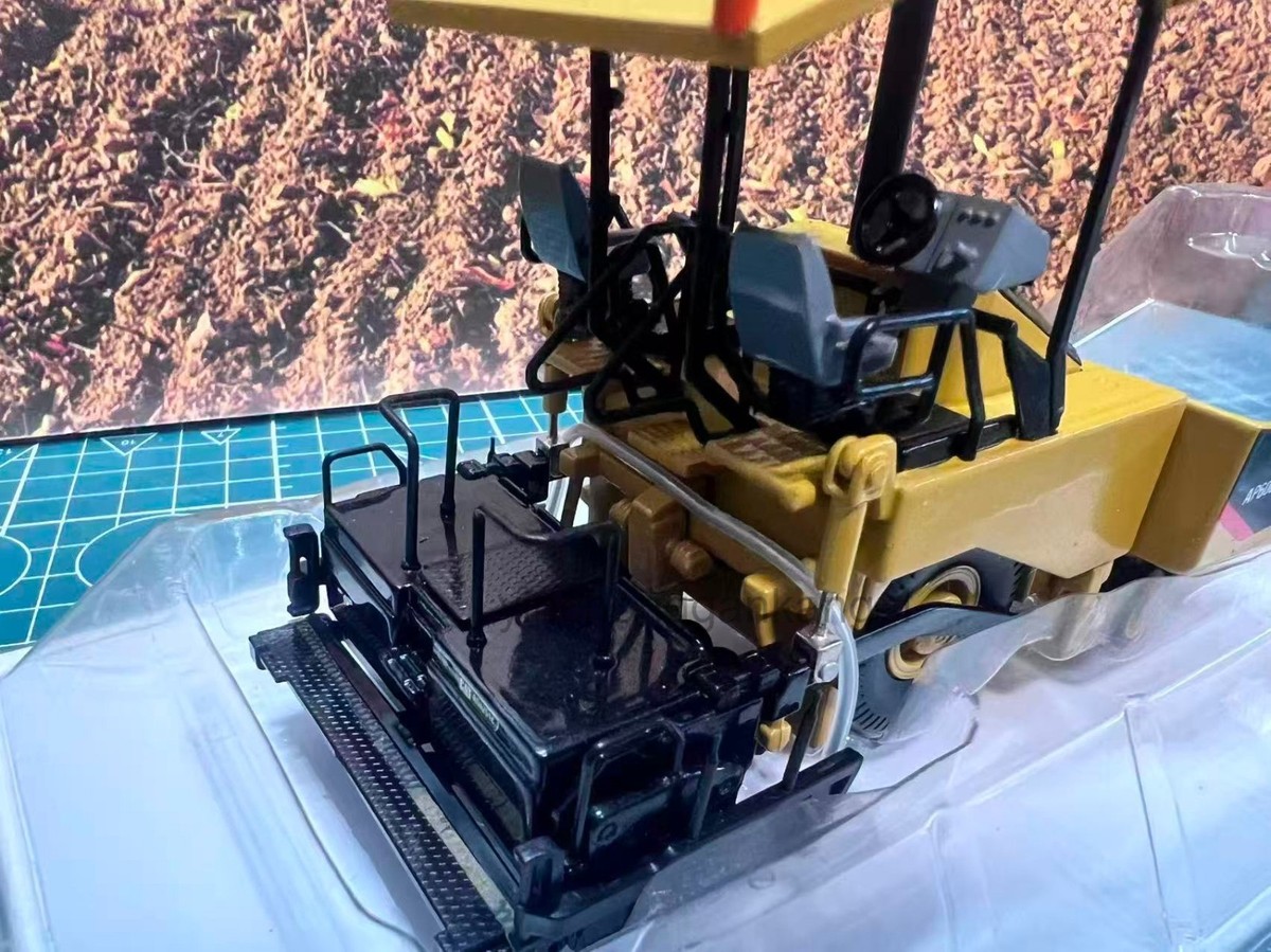 1:50 Norscot Caterpillar Cat AP600D Asphalt Paver Scale DieCast