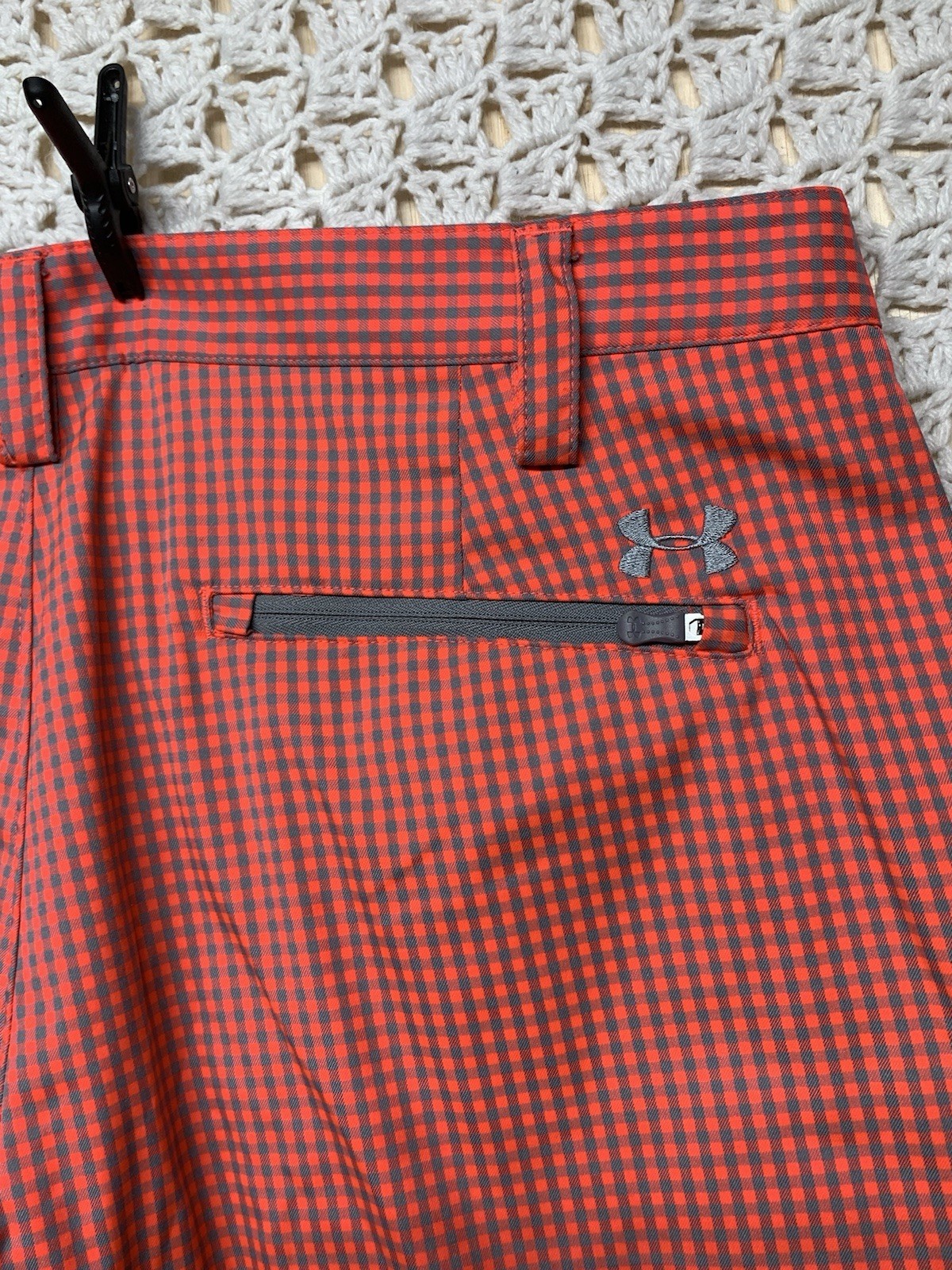 Under Armour Golf Shorts Men's Sz 34 Pink Gray Gingham Check Pockets Rarely Worn image 4