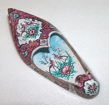 OLD ANTIQUE ENAMELED LADIES SHOE ASHTRAY HAND PAINTED GEMINI BIRDS HEART CUTOUT