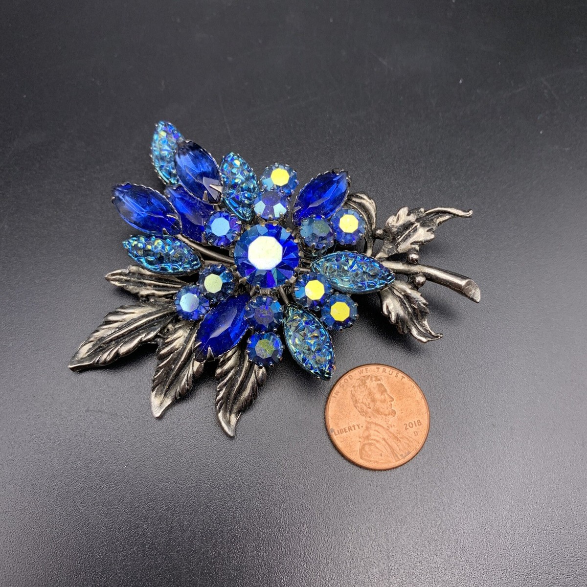 1950s’　blue glass rhinestone　brooch Blue Glass Rhinestone Flower Brooch 1950s Vintage Jewellery