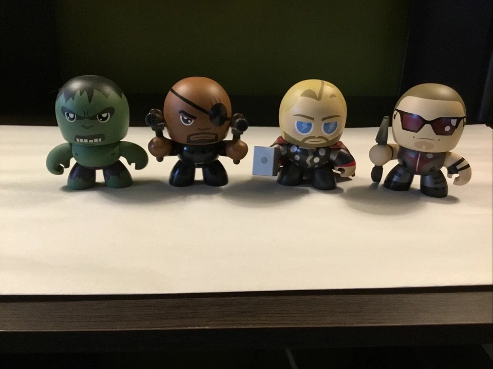 4 figuras de mini tazas poderosas de Marvel Foto 2 de 4