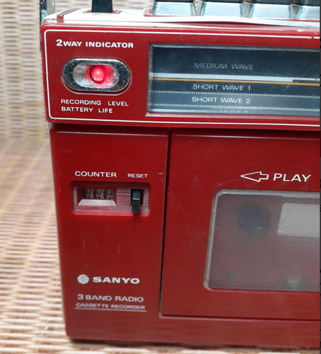 M1700AH SANYO Red 3-Band Radio Cassette Recorder Vintage Showa Retro #W1089 - Picture 2 of 14