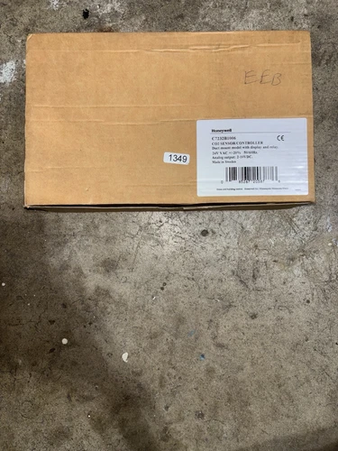 (Brand New in box) Honeywell C7232B1006 CO2 Sensor - Duct Mount with display