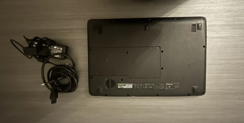 Vendo pc portatile usato.Modello: ACER ES1-523-26SO. Anno 2016 - Immagine 4 di 4