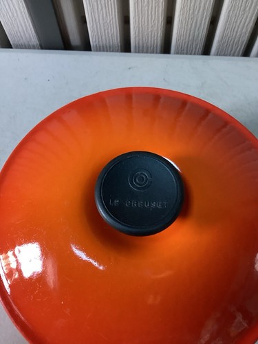 Le Creuset Volcanic Orange Saucepans - Set Of 3 - 16, 18, 20 - Wooden Handles. - Picture 13 of 24