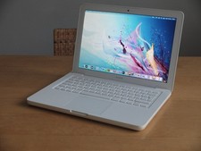 Schick: weißes MacBook  A1342 (2010) 13 Zoll 6GB RAM, 250GB HDD, Monterey 12.7.6
