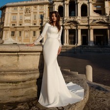 Simple Satin A-Line Wedding Dresses O-Neck Long Sleeves Appliques Bridal Gowns