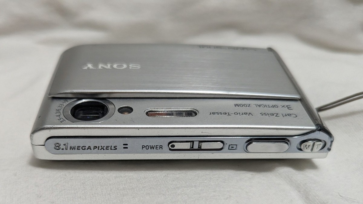 【中古】SONY Cyber-shot DSC-T70 Sony Cyber-shot DSC-T70 8.1MP Digital Camera - Silver for