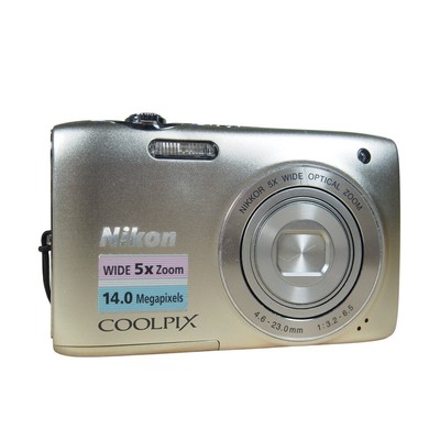 Nikon Coolpix S3100 14.0MP Digital Camera Bundle Silver w/Charger + Battery EUC