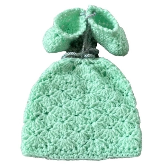 NWOT Baby Girl Light Green Knitted Beanie Hat & Socks Set Hand Crafted One Size