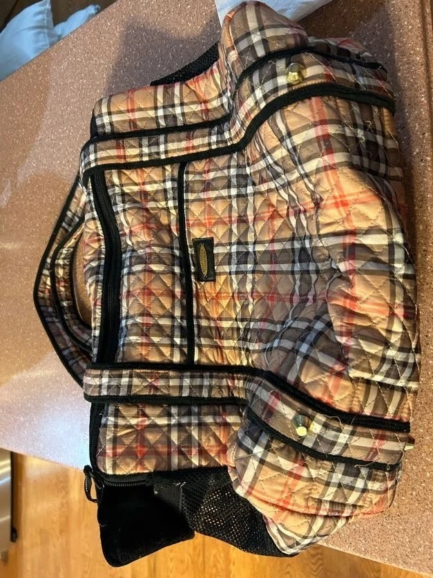 USED ONCE!!!! Nice Bella Luca Dog Carrier For Smaller Dogs Size L - Image 3 of 3