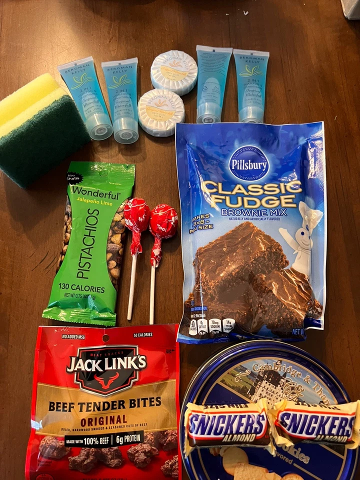 Deluxe Premium Gift Basket for 2 bedroom STR. snacks/soap/shampoo/conditioner - Image 3 of 3