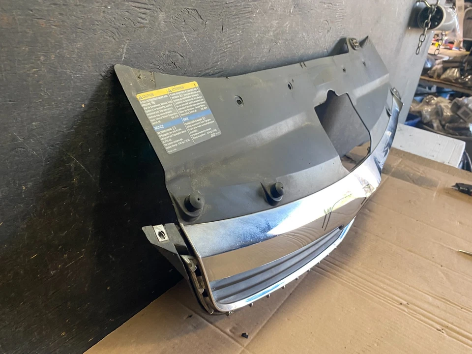 Parrilla superior delantera Saturn Aura 2008 2009 OEM Q0482 DG Foto 3 de 4