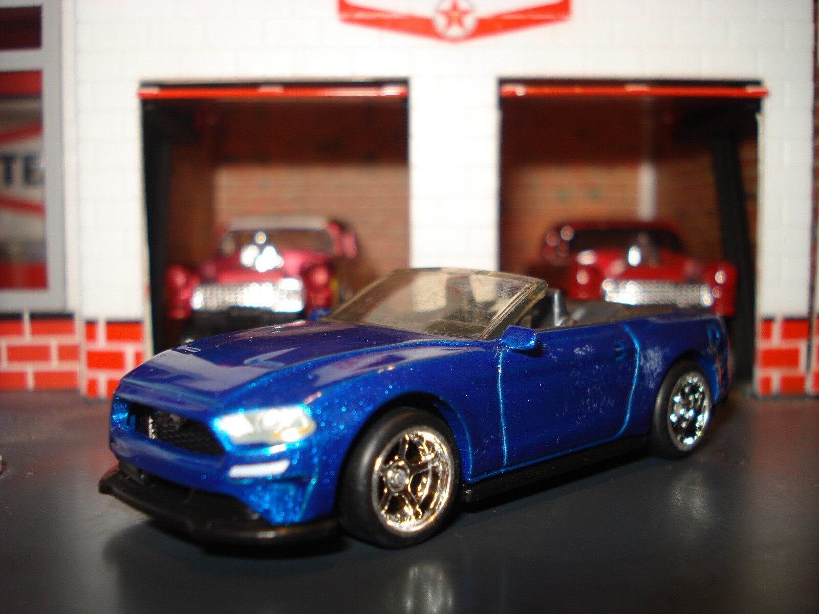 2018 MUSTANG CONVERTIBLE CUSTOM EDITION 1/64 MB CUSTOM WHEELS METALLIC BLUE-image