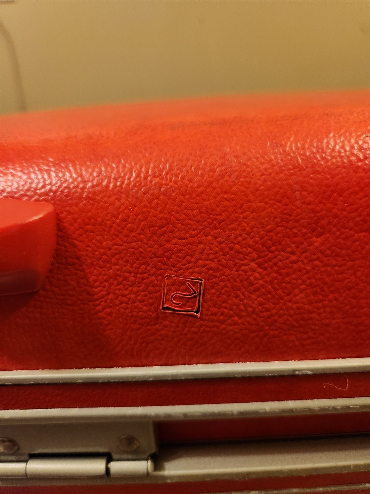 Vintage Samsonite Silhouette Suitcase Hardcover Carry On Red with Key 20x15x8 