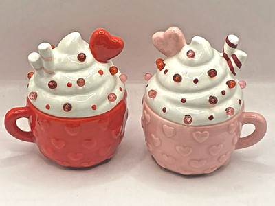NEW HOBBY LOBBY VALENTINES  LED LIGHT UP CERAMIC HOT COCOA CUP  SET OF  2