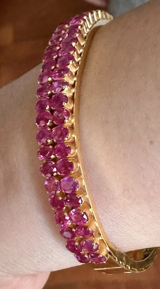 A Stunning Estate Unheated Burma Ruby Bangle Bracelet - Image 4 of 4