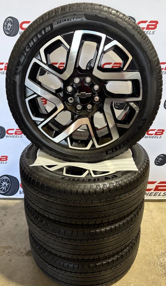 Rodas e pneus pretos brilhantes usinados OEM Chevrolet Silverado 1500 EV 24” - Imagem 2 de 4